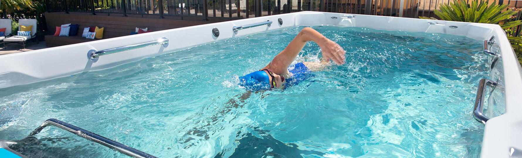 ellenáramoltatásos swim-spa medence